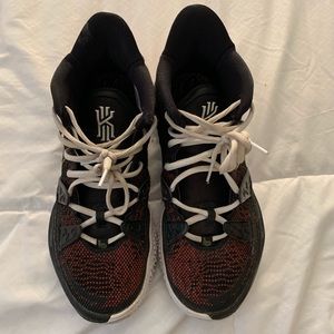 Men’s 9.5 Kylie Irving basketball shoes. Like new
